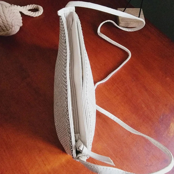 Vintage Whiting and Davis Ivory Enamel Metal Mesh & Leather Shoulder Bag - Picture 10 of 13